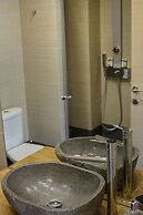 12 Keys Athens Apartments