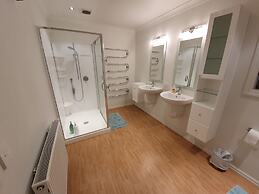 Claremont Country Lodge B&B