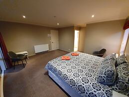 Claremont Country Lodge B&B