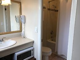 Cardinal Court Motel