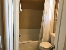 Cardinal Court Motel