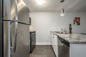 Spacious DAL & Downtown Apartments