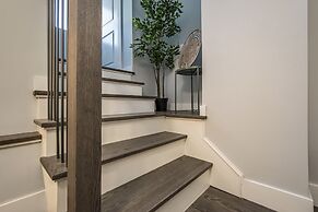 Spacious DAL & Downtown Apartments