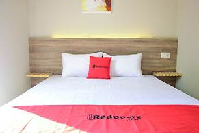 RedDoorz near Mangga Dua Square