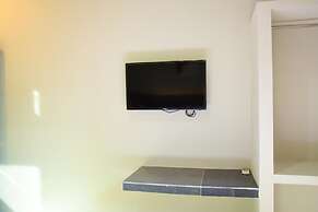 RedDoorz near Mangga Dua Square