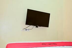 RedDoorz near Mangga Dua Square