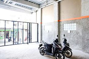 RedDoorz near Mangga Dua Square