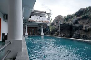 RedDoorz Syariah near Exit Toll Puncak