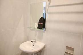 RedDoorz Plus near UNIMED Medan