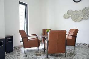 RedDoorz Plus near UNIMED Medan