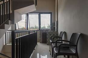 RedDoorz near Puri Indah Mall