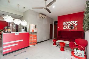 RedDoorz Plus near Mall Kelapa Gading