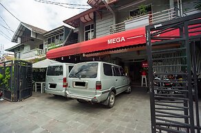 RedDoorz Plus near Mall Kelapa Gading