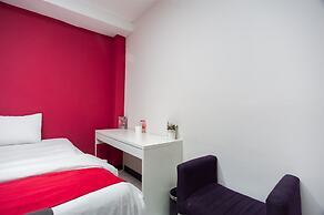 RedDoorz Plus near Mall Kelapa Gading