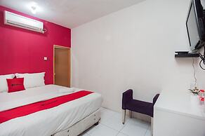 RedDoorz Plus near Mall Kelapa Gading