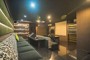 RedDoorz Plus near Kampung Gajah 3