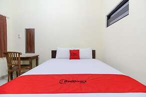 Reddoorz near Rumah Sakit Condong Catur