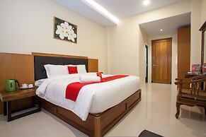 RedDoorz Premium @ Jalan Cengkeh