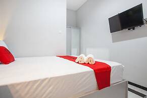 RedDoorz Plus near Politeknik Negeri Malang