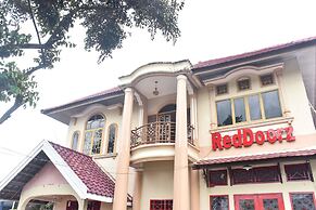 RedDoorz near Sultan Hasanuddin Airport 2