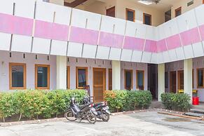 RedDoorz near Pasar Pagi Cirebon 2