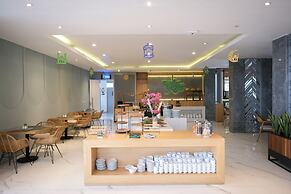 Facade Hotel by Azana