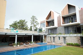 Facade Hotel by Azana