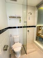 Facade Hotel by Azana