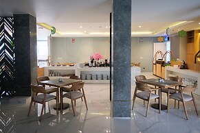 Facade Hotel by Azana