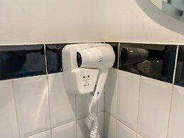 Facade Hotel by Azana