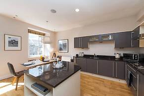 JOIVY 5-star Luxurious George Street Apartment