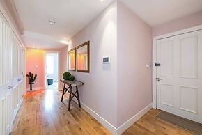 JOIVY 5-star Luxurious George Street Apartment