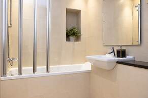 JOIVY 5-star Luxurious George Street Apartment