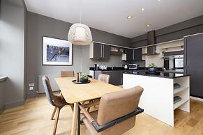 JOIVY 5-star Luxurious George Street Apartment