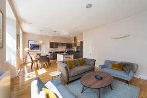 JOIVY 5-star Luxurious George Street Apartment