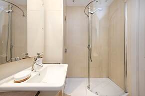 JOIVY 5-star Luxurious George Street Apartment