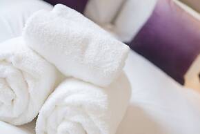 JOIVY 5-star Luxurious George Street Apartment