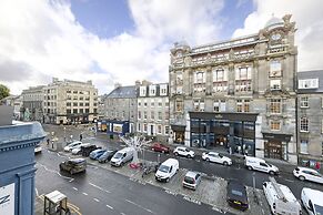 JOIVY 5-star Luxurious George Street Apartment