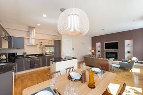 JOIVY 5-star Luxurious George Street Apartment