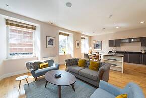 JOIVY 5-star Luxurious George Street Apartment