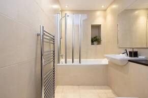 JOIVY 5-star Luxurious George Street Apartment