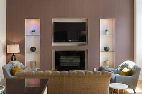 JOIVY 5-star Luxurious George Street Apartment