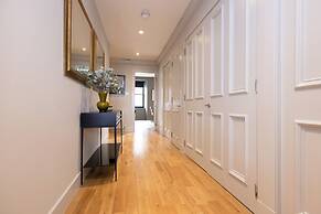 JOIVY 5-star Luxurious George Street Apartment