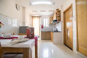 RedDoorz Plus @ Tran Hung Dao Street 2