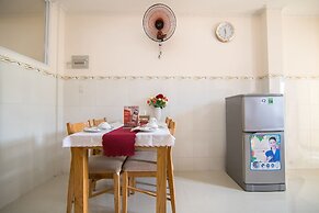 RedDoorz Plus @ Tran Hung Dao Street 2