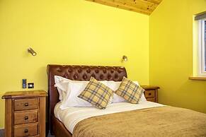 Canada Lodge and Lake