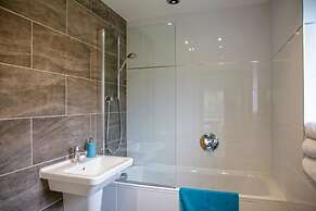 Canada Lodge and Lake