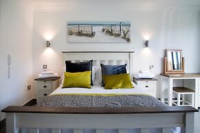 Canada Lodge and Lake