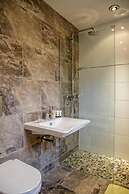 Canada Lodge and Lake