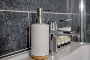 Canada Lodge and Lake